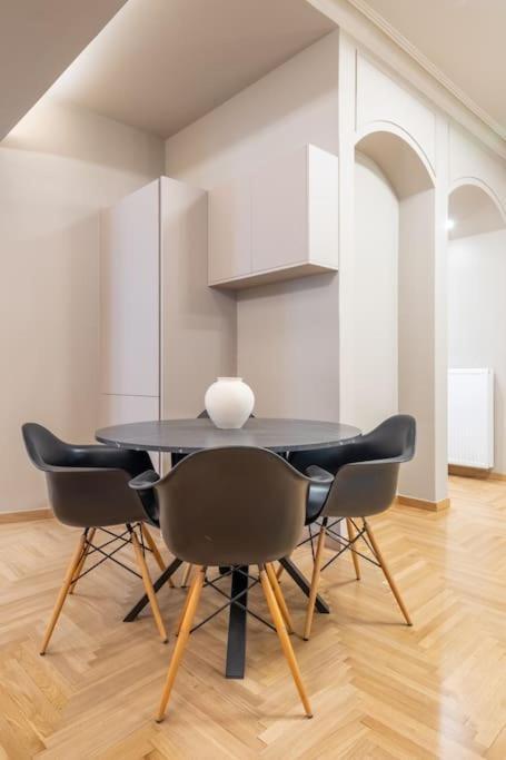 Urban Elegance In Kolonaki Apartment Атина Екстериор снимка