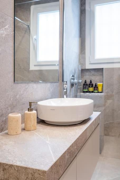 Urban Elegance In Kolonaki Apartment Атина Екстериор снимка