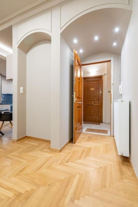 Urban Elegance In Kolonaki Apartment Атина Екстериор снимка