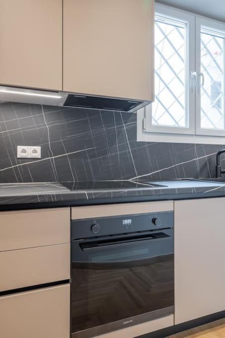 Urban Elegance In Kolonaki Apartment Атина Екстериор снимка