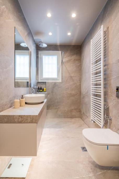 Urban Elegance In Kolonaki Apartment Атина Екстериор снимка