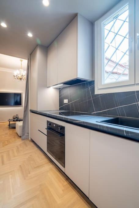 Urban Elegance In Kolonaki Apartment Атина Екстериор снимка