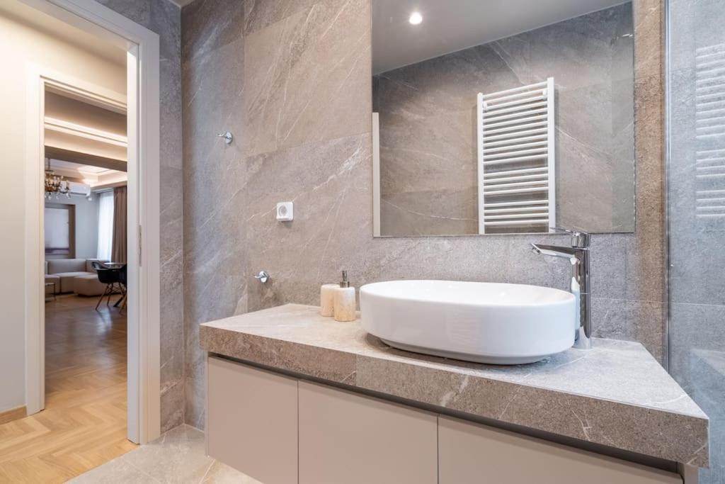 Urban Elegance In Kolonaki Apartment Атина Екстериор снимка